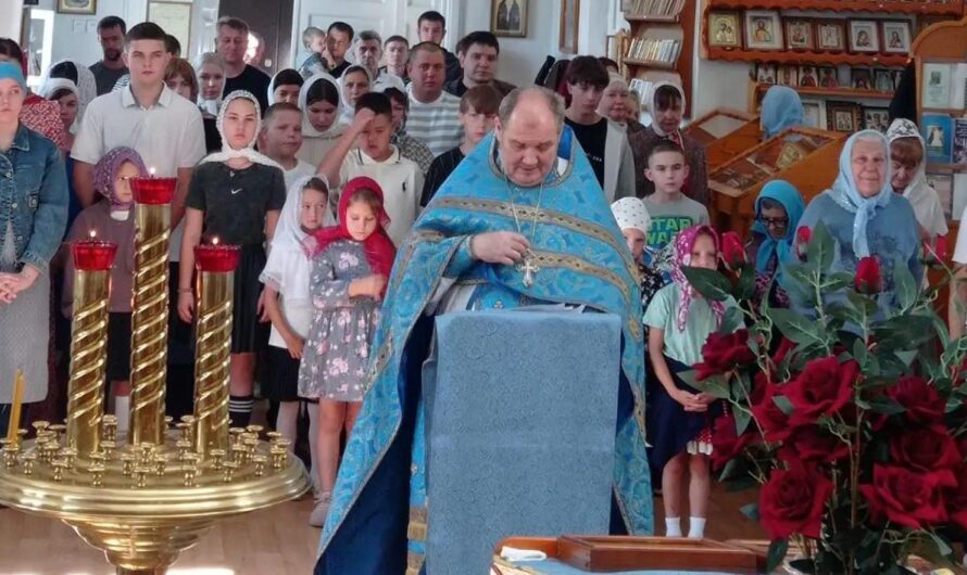 В приходах Первомайского благочиния совершены молебны на начало учебного года