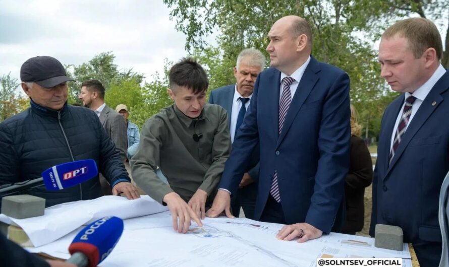 Губернатор Оренбуржья Евгений Солнцев в рамках рабочей поездки посетил несколько строительных площадок в Новотроицке