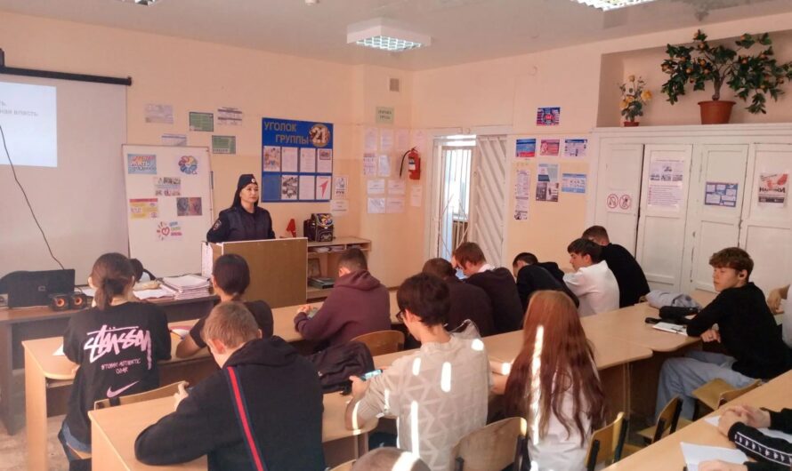 Сотрудники полиции Первомайского района провели профилактические беседы для безопасности студентов и педагогов