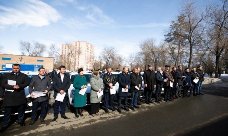 Медработники Асекеевской районной больницы получили два автомобиля “Лада Гранта”