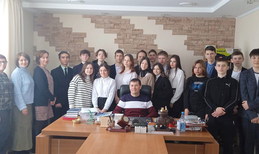 Асекеевские школьники побывали с экскурсией в КФХ Ришата Галимова