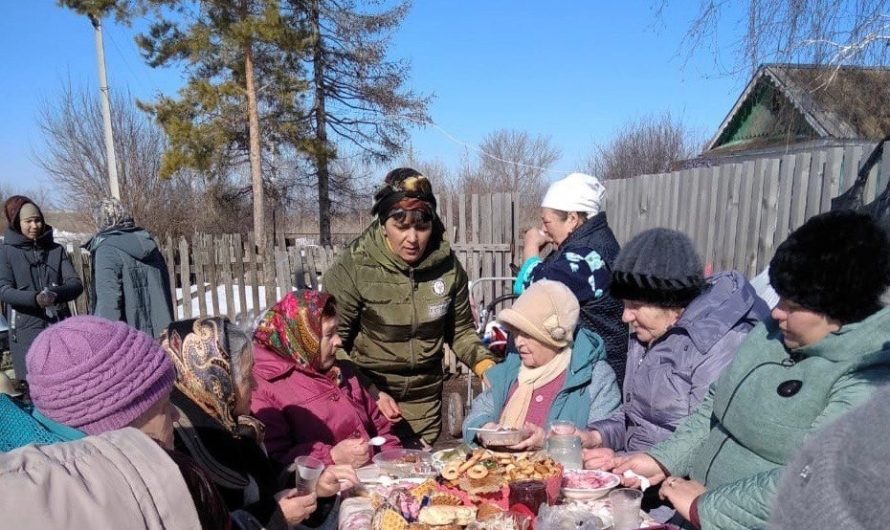 Жители села Рязановка Асекеевского района в день весеннего равноденствия угостили земляков новогодним пловом