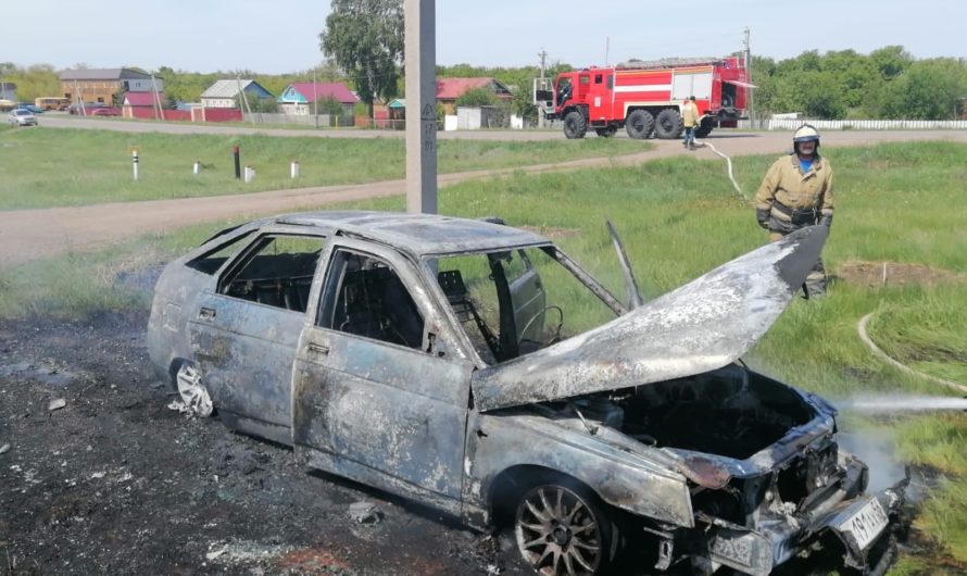 На территории Асекеевского района сгорел автомобиль, припаркованный около жилого дома