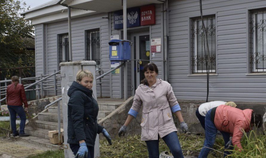 Асекеевские почтовые работники дали старт месячнику осеннего благоустройства и озеленения