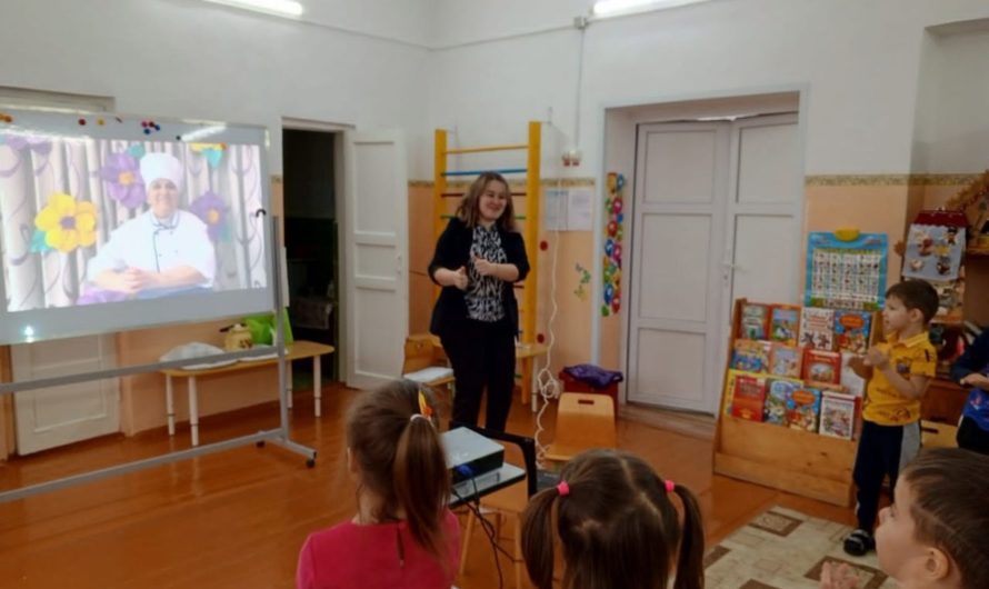 Воспитанники старшей группы детского сада “Улыбка” села Асекеево на днях познакомились с «профи-няней»