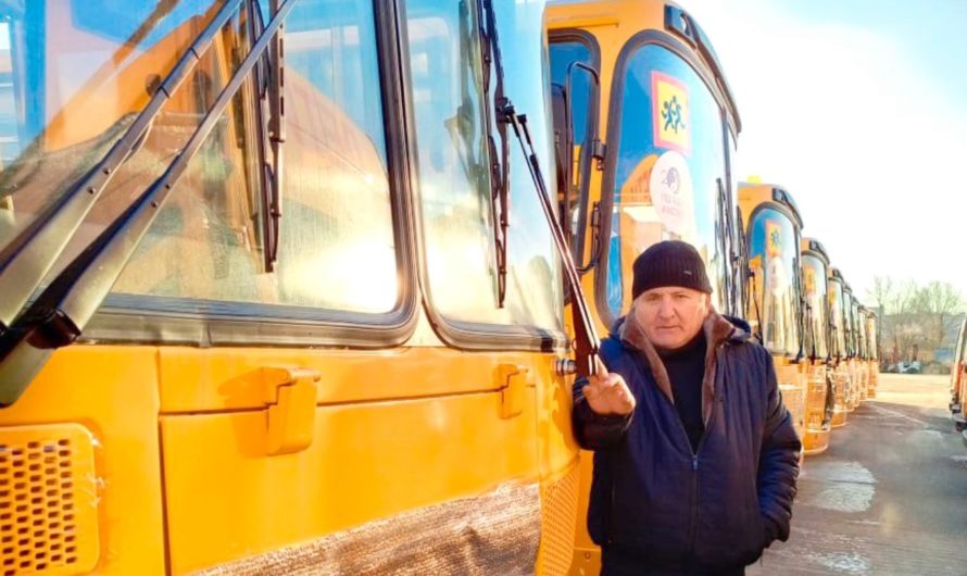В распоряжение учащихся и учителей Асекеевской средней общеобразовательной школы поступил новый школьный автобус