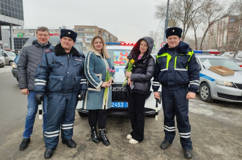 В Оренбурге провели поздравительную акцию на дорогах