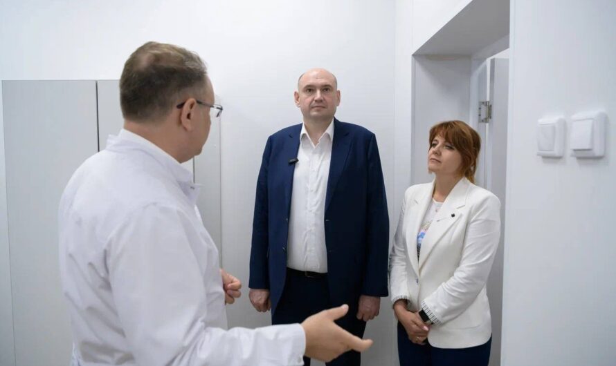 Евгений Солнцев оценил капремонт участковой больницы в посёлке Первомайском