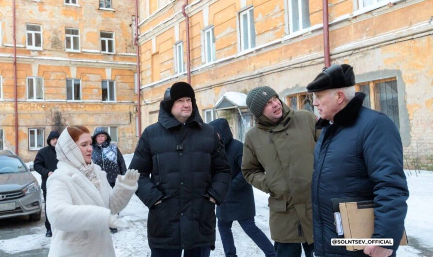 Евгений Солнцев посетил бывшее летное училище в Оренбурге