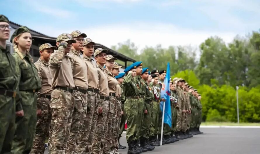 В Оренбурге прошла военно-патриотическая игра «Зарница 2.0»