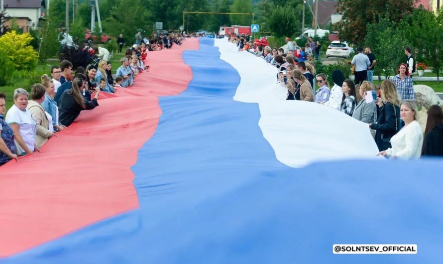 Губернатор Оренбургской области Евгений Солнцев поздравил оренбуржцев с Днем России
