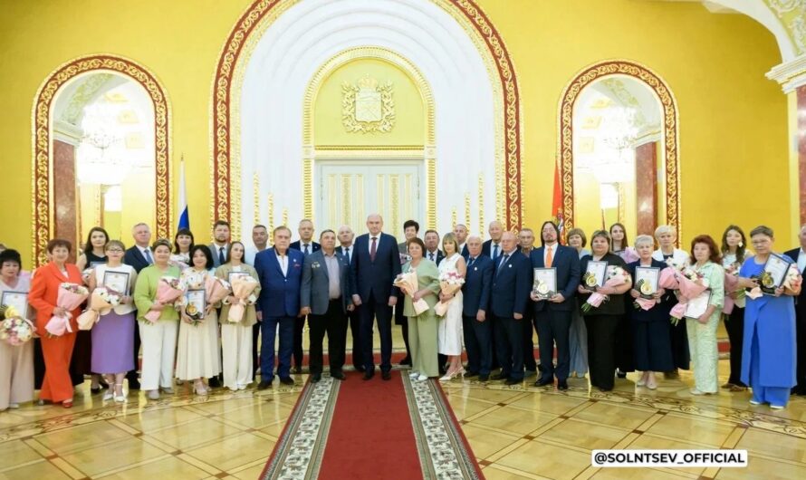 Евгений Солнцев вручил оренбуржцам памятные знаки «Гордость Оренбуржья»