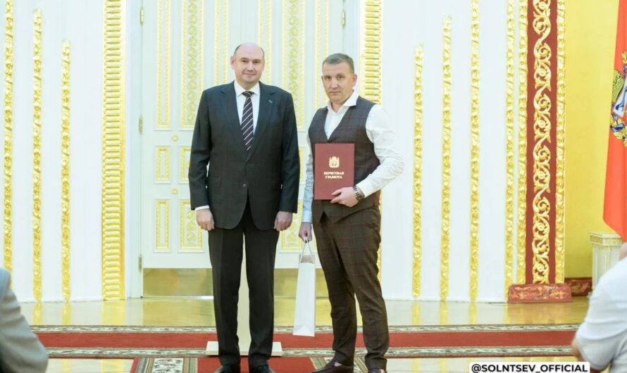 Евгений Солнцев вручил награды строителям накануне профессионального праздника