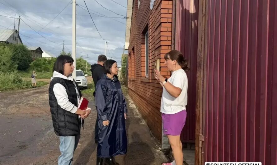 В Бугуруслане и Бугурусланском районе пострадавшим от паводка, вызванного ливневыми дождями, продолжают оказывать помощь