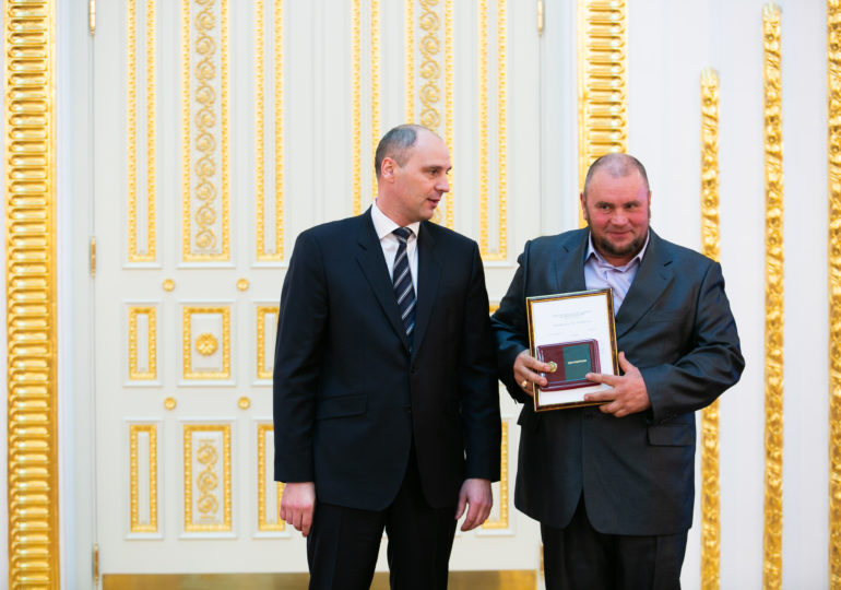 Заслуженную награду получил житель села Преображенка Александр Гусев