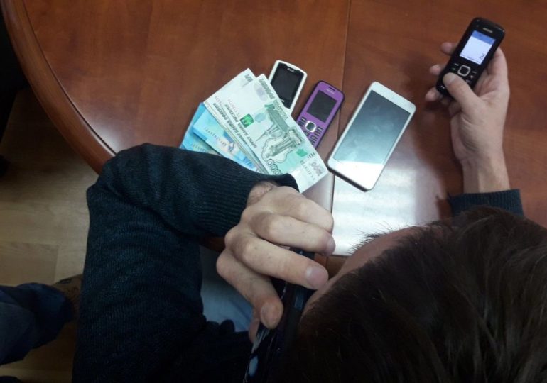 Полицейские Бузулука задержали курьера - пособника мошенников