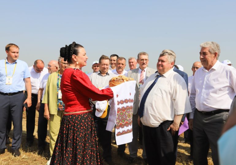 Бузулукский район вошел в число лидеров по урожайности и закупке сельхозтехники