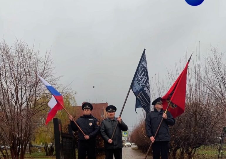 Передача флага в честь 100-летия участковых уполномоченных полиции