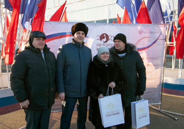 В школу – на новых автобусах!