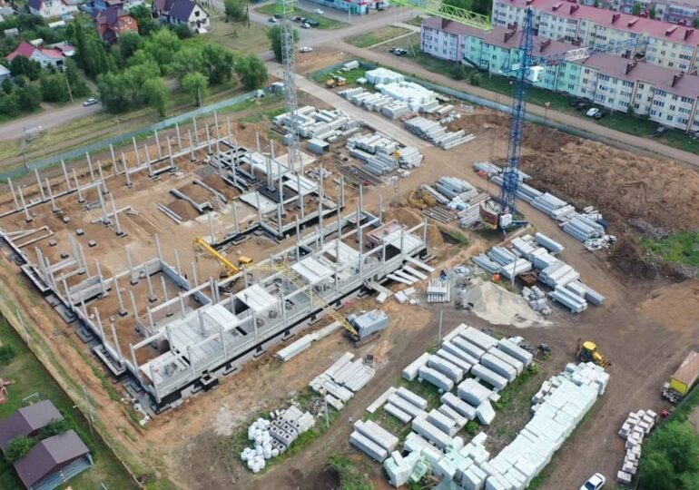 В Бузулуке продолжается строительство школы