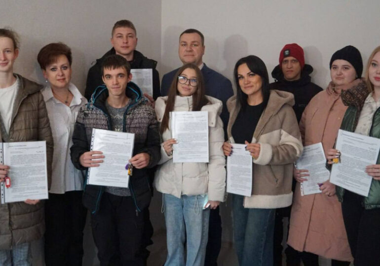 Семь молодых людей из числа детей-сирот и детей, оставшихся без попечения родителей, стали обладателями собственного жилья в Бузулуке