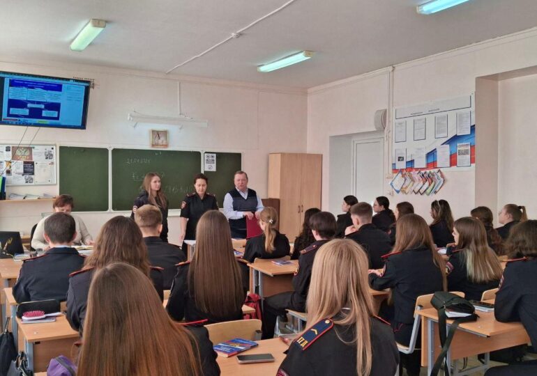В Бузулуке полицейские приняли участие во Всероссийской акции «Студенческий десант»
