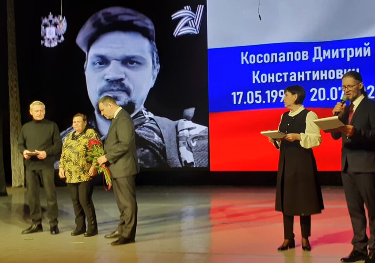 В ДК «Юбилейный» состоялся первый открытый городской фестиваль «Песни для СВОих»