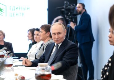 Владимир Путин встретился с участницами спецоперации и сотрудницами фонда «Защитники Отечества»