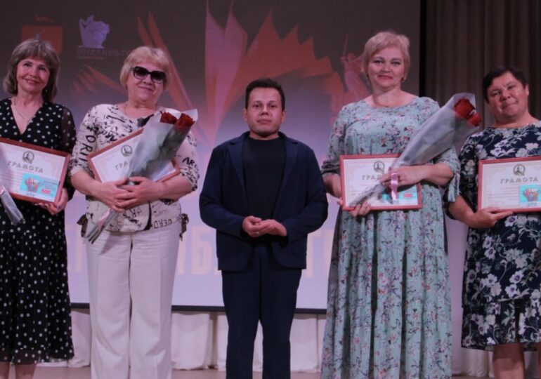 В селе Елшанка поздравили библиотекарей с их профессиональным днём