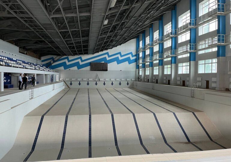 Глава города Бузулука проверил ремонт в ВСК «Нефтяник»