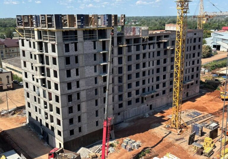 Евгений Солнцев рассказывае , что в Оренбуржье сохраняются высокие темпы строительства