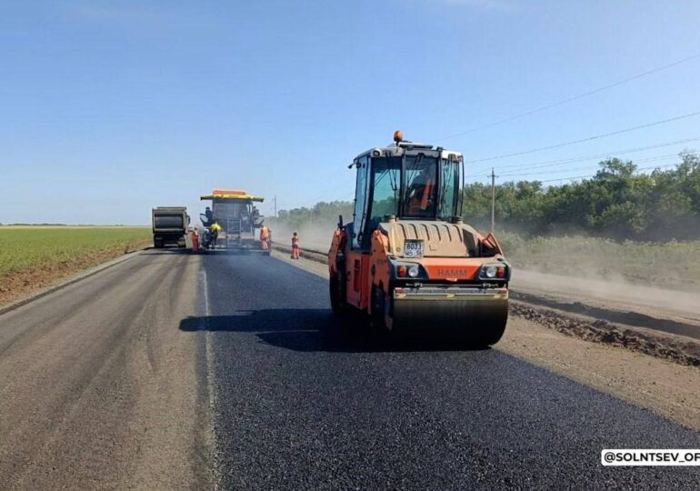 Евгений Солнцев сообщил о ходе дорожных работ в разных районах области