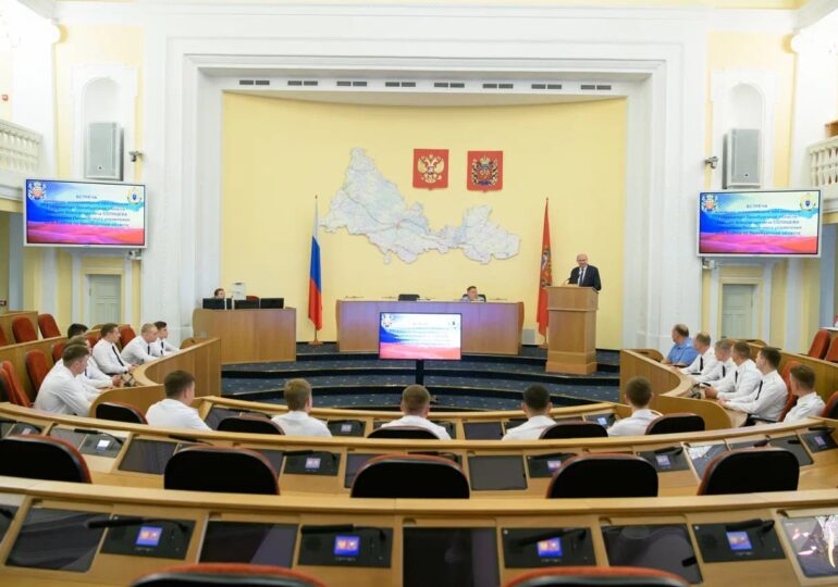 Евгений Солнцев встретился с новыми оренбургскими пограничниками