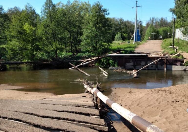 Евгений Солнцев сообщил, что мост через Боровку в посёлке Паника отремонтируют до конца 2026 года