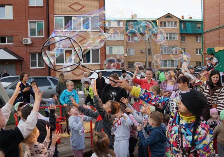 «Лето во дворе» подарило праздник жителям посёлка Нефтяников