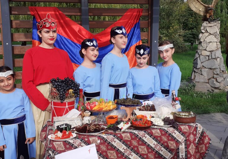 В Троицком парке состоялся Фестиваль народов Оренбуржья «Айда»