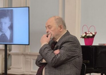 Евгений Солнцев поздравил журналиста Павла Рыкова с юбилеем