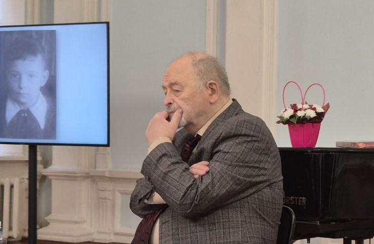 Евгений Солнцев поздравил журналиста Павла Рыкова с юбилеем