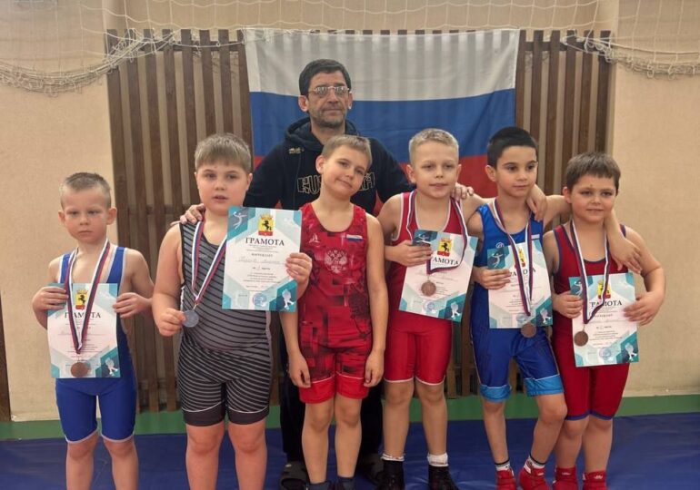 «Школа настоящих мужчин»: как Аршак Акопян из Бузулука воспитывает чемпионов