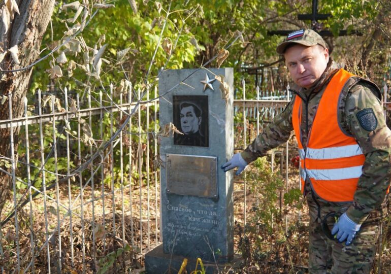 На старом городском кладбище заменили ограждение и провели субботник
