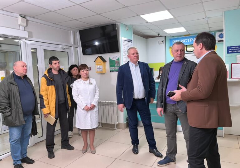 Детская поликлиника №9 встречает посетителей новым фасадом