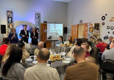 Где Высоцкий пил чай из самовара: «Ночь искусств» в Воронцовке посвятили памяти великого барда