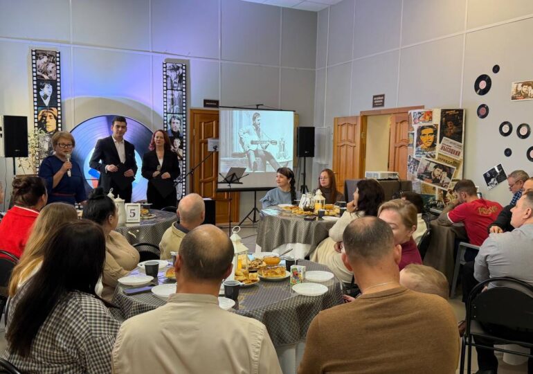 Где Высоцкий пил чай из самовара: «Ночь искусств» в Воронцовке посвятили памяти великого барда