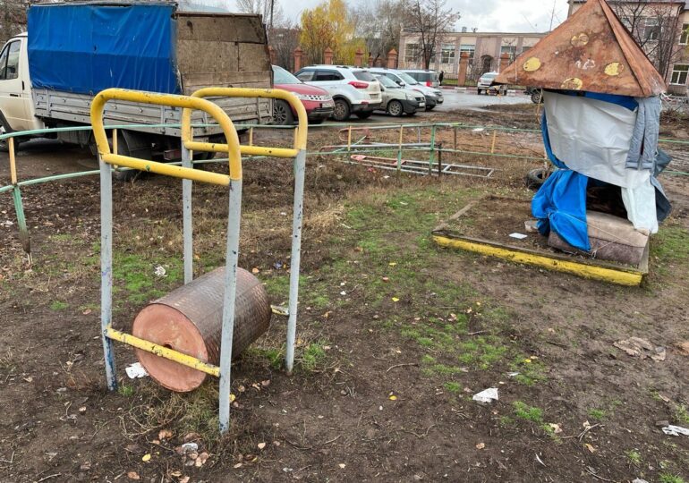 В Бузулуке демонтируют опасные и бесхозные детские площадки