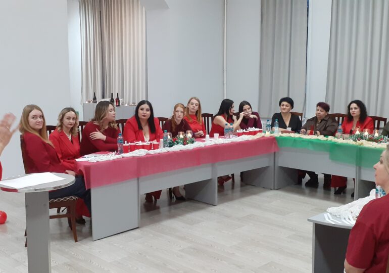 В Бузулукском краеведческом музее состоялся предновогодний парфюмерный арома-девичник