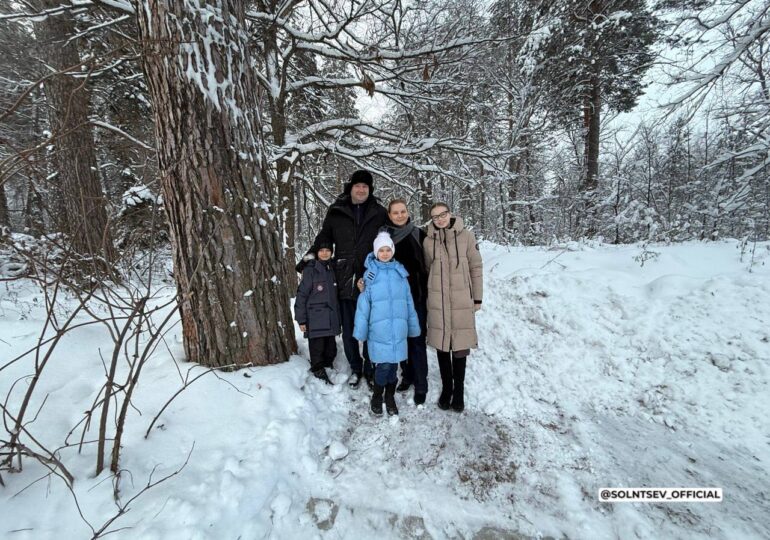 Евгений Солнцев с семьёй провёл праздничные выходные в Бузулукском бору