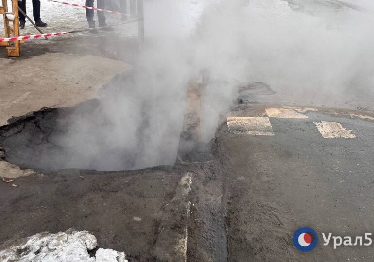 В Оренбурге при обвале грунта пострадали два человека, среди них несовершеннолетний