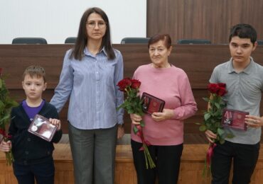 Родственникам погибших участников СВО передали государственные награды на вечное хранение