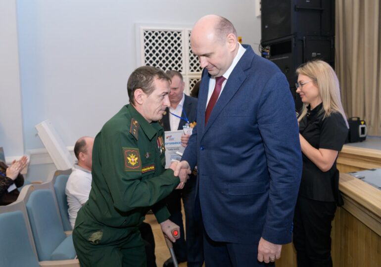 Двое участников СВО из Бузулука получили автомобили с ручным управлением