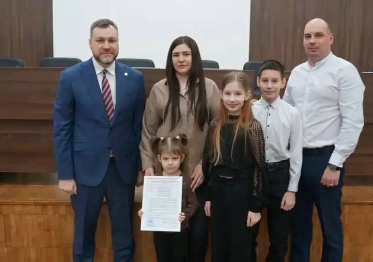 Девять молодых семей Бузулука получили свидетельства на социальную выплату для улучшения жилищных условий